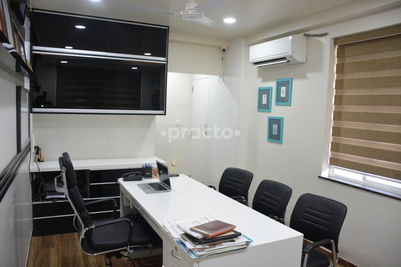 Operation Room at Dr Ashish Thakur's Medworld Hospital & Pain clinic Dhantoli Nagpur