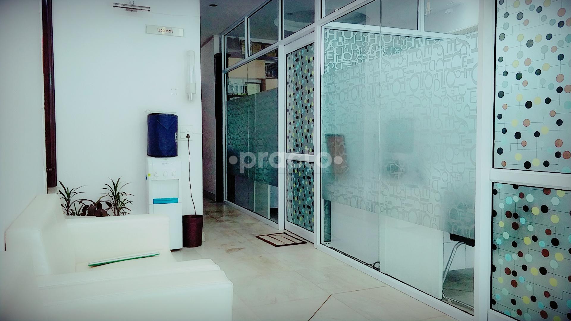 Waiting Area at Dr. Dang's Dental & Brain And Spine Clinic Lajpat Nagar Delhi