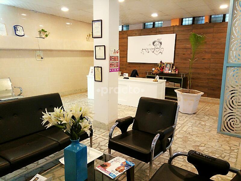 Reception at LaDenta Clinic Gurgaon Sector 14 Gurgaon