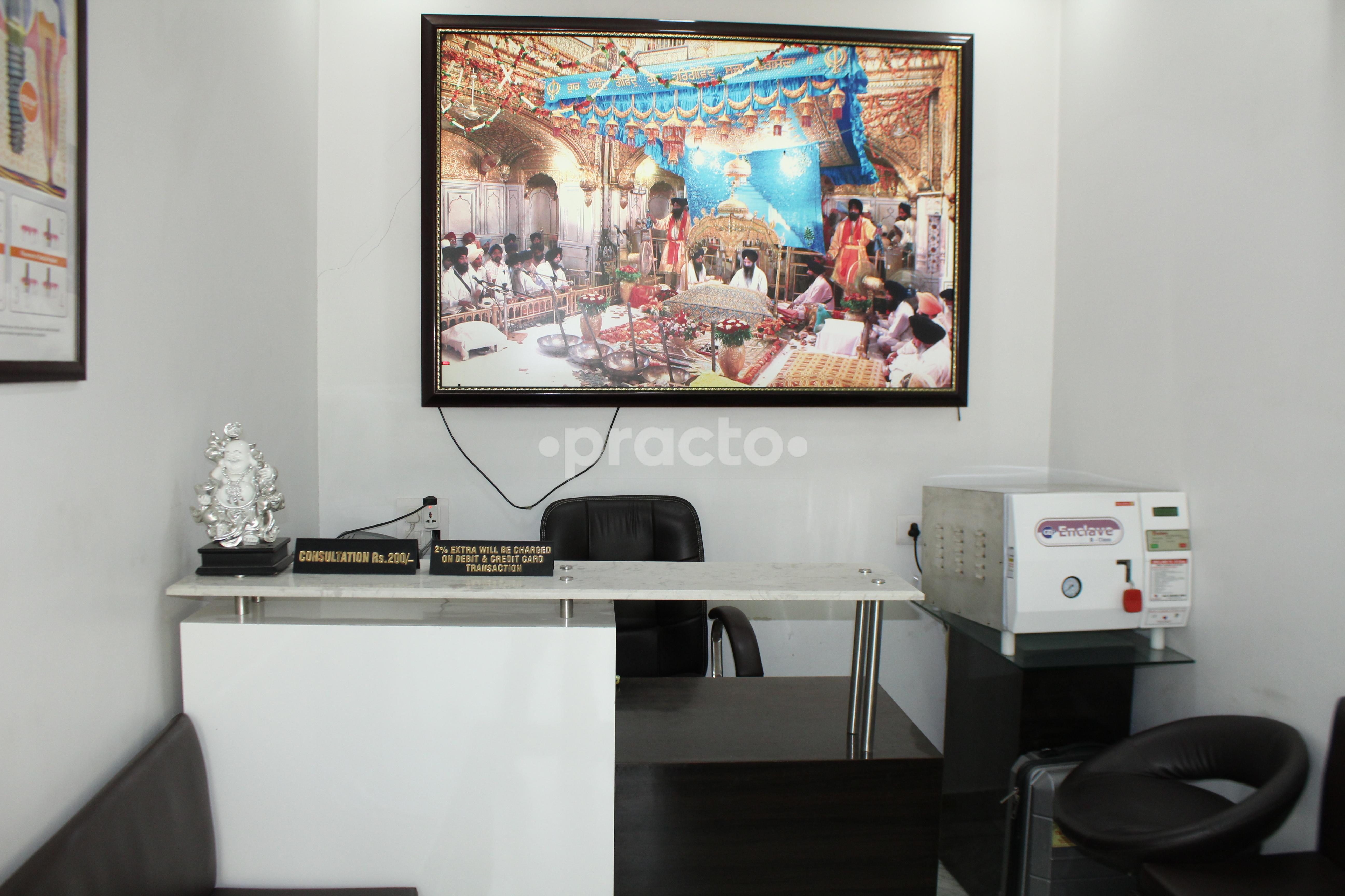 Reception at Ananda Dental Care Rohini Sector 13 Delhi
