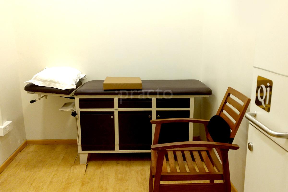 QI Spine Clinic Linking Road Mumbai