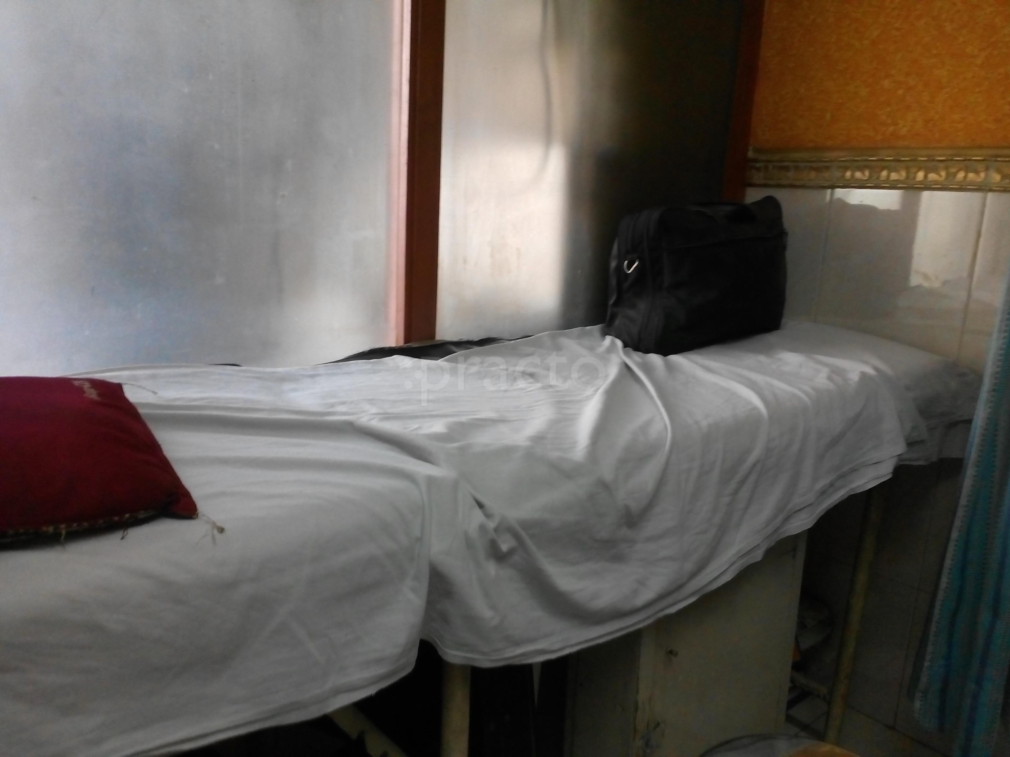 Dr. Rajiv Khanna Clinic Chowk Lucknow