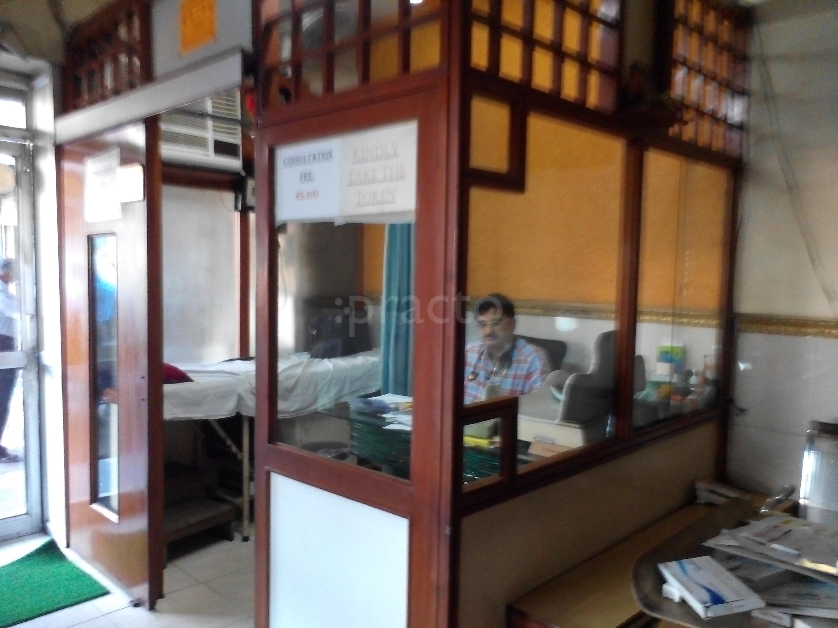 Dr. Rajiv Khanna Clinic Chowk Lucknow