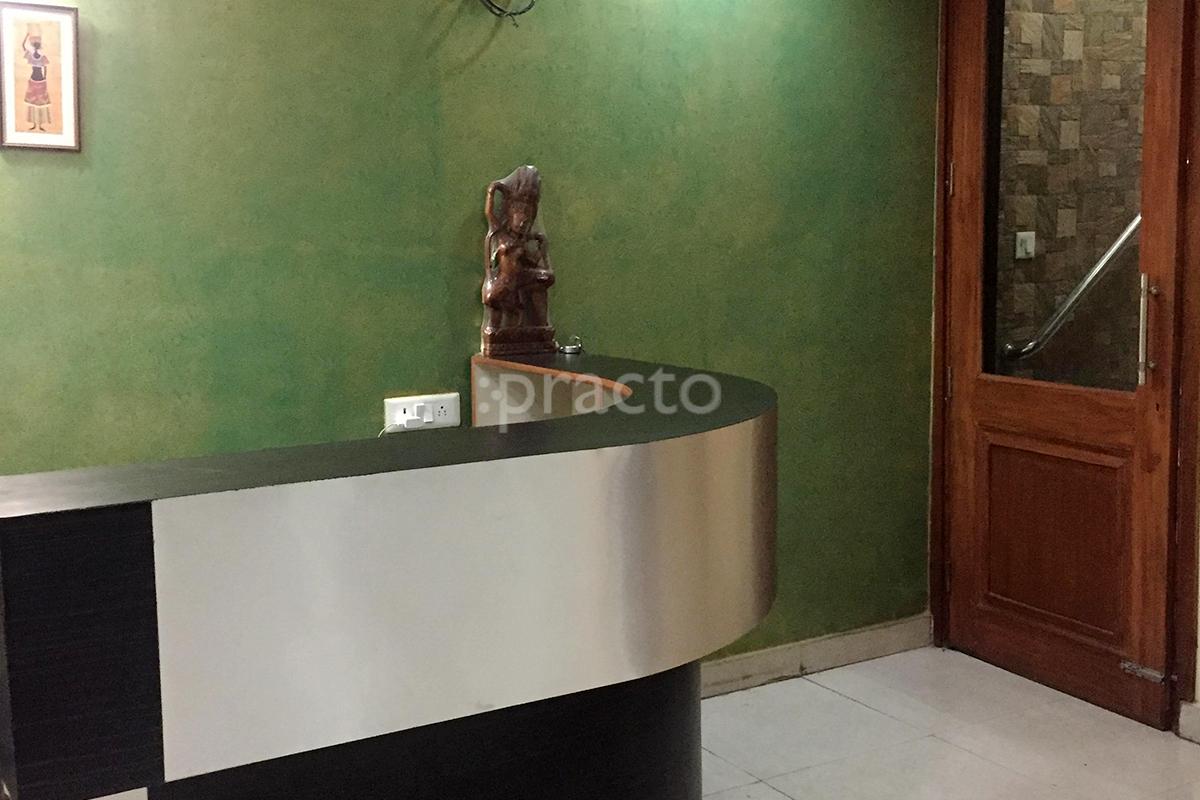 Reception at Rastogi Clinic Sector 41 Noida