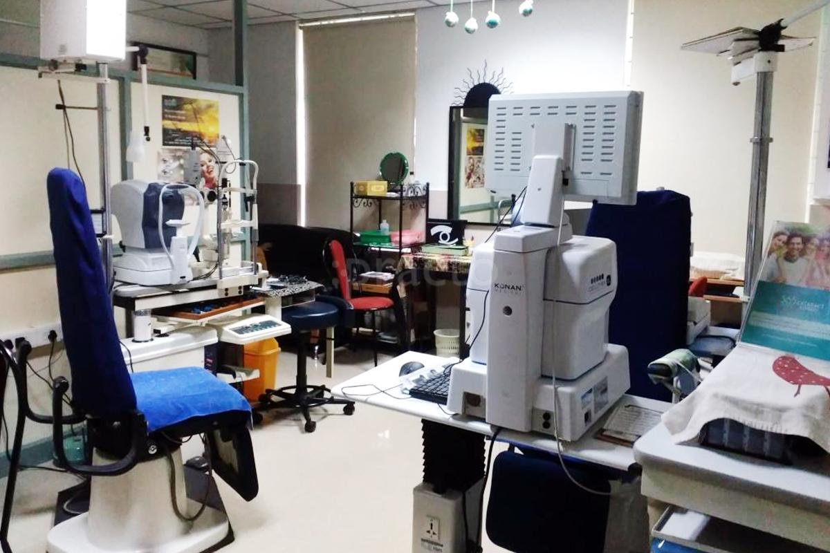Labs at  	 Roshan Eye Care Hospital Tripunithura Ernakulam