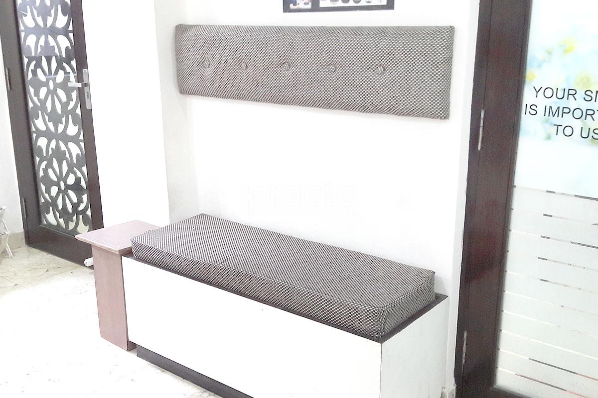Waiting Area at Shiromany Dental Care Balu Ganj Agra