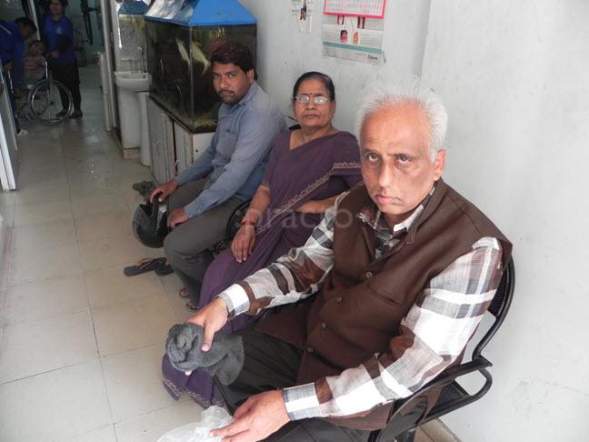 Waiting Area at Shri Jai Physiotheraphy  & Pain Management Lajpat Nagar Kanpur