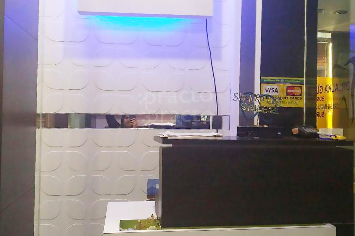 Reception at Signature Smilez Dental Clinic Gurgaon Sector 47 Gurgaon