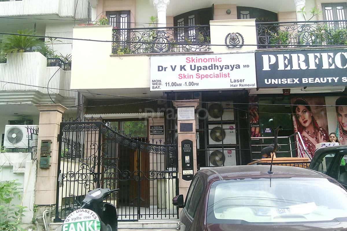 Entrance at Skinomic Karkardooma Delhi