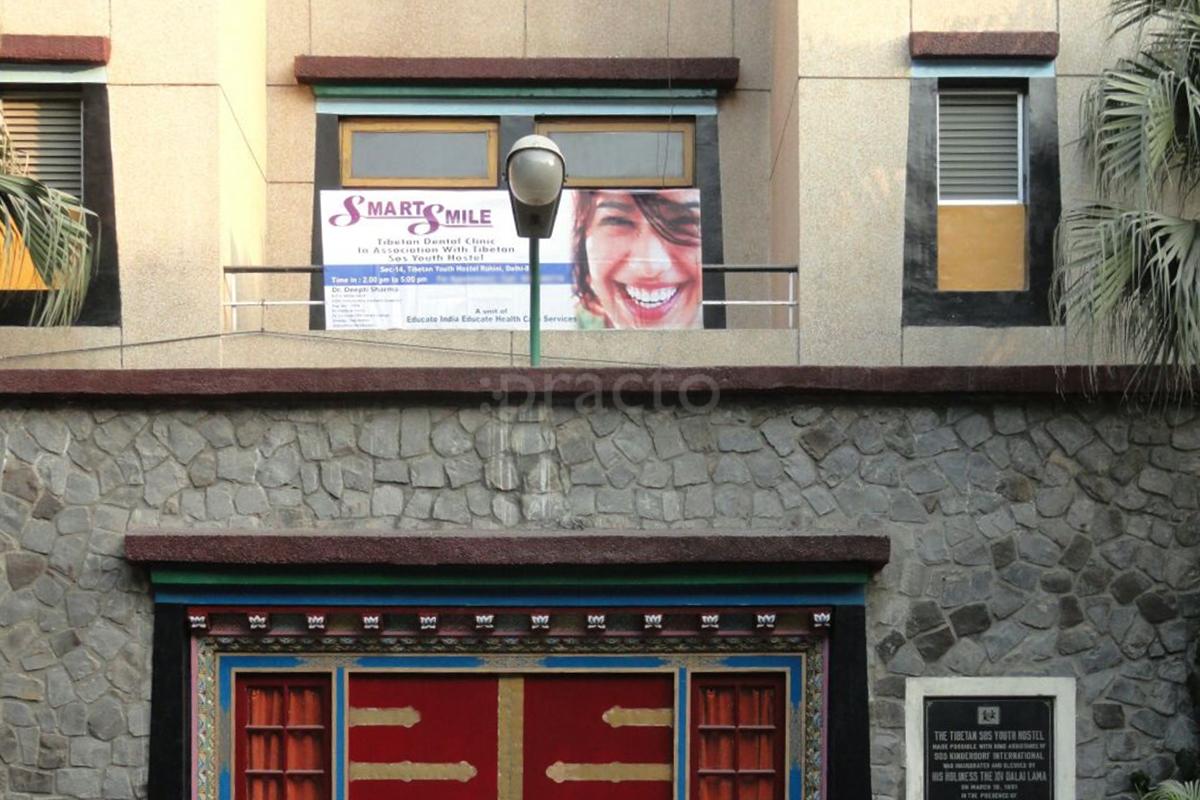 Entrance at Smart Smile Pitampura Delhi