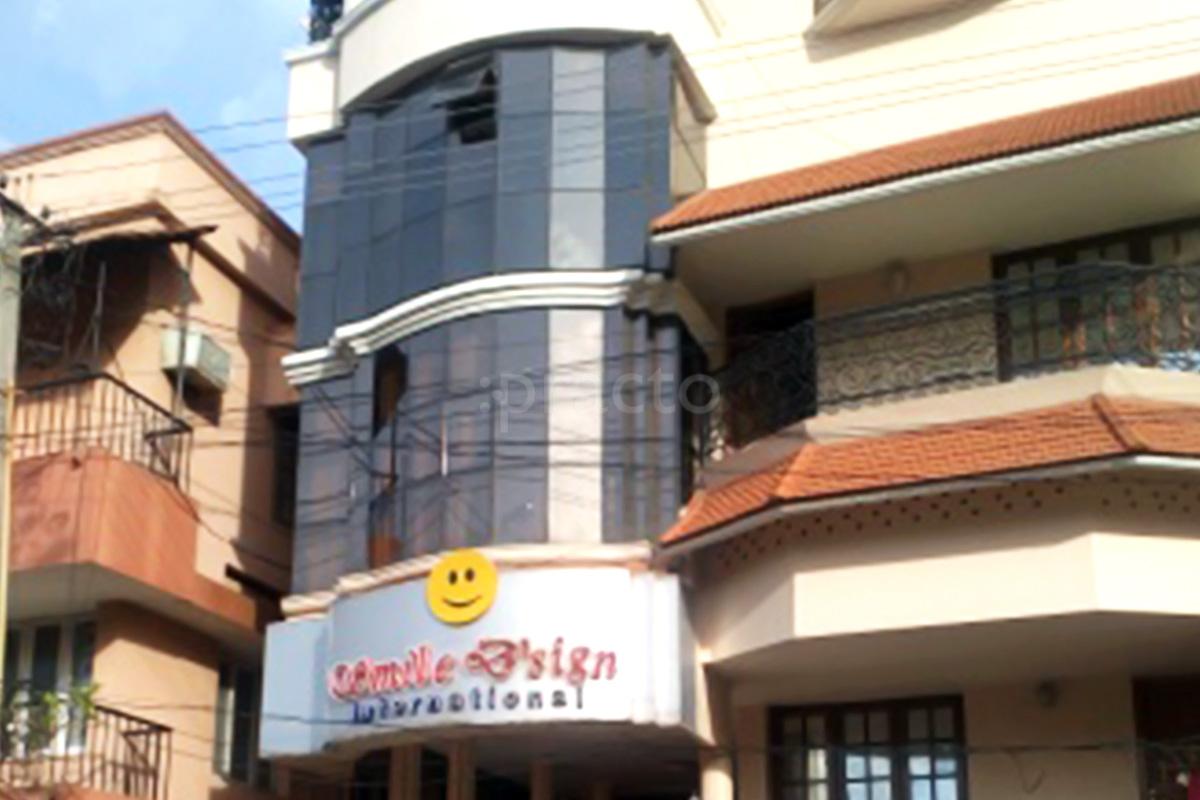 Entrance at Smile D'sign Dental Clinic Pattom Thiruvananthapuram