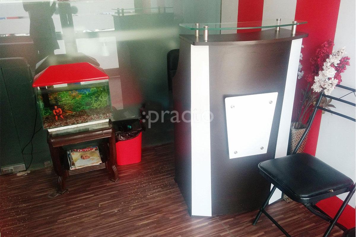 Reception at Smile On Dental Clinic Kalkaji Delhi