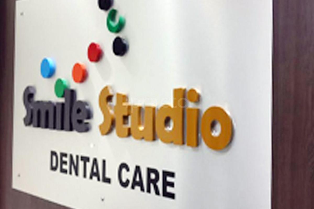 Entrance at Smile Studio Frazer Town Bangalore