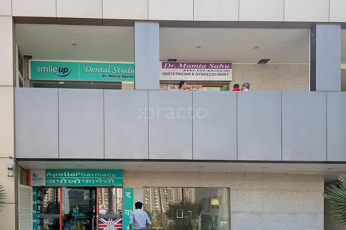 Entrance at Smile Up Dental Studio Sector 77 Noida