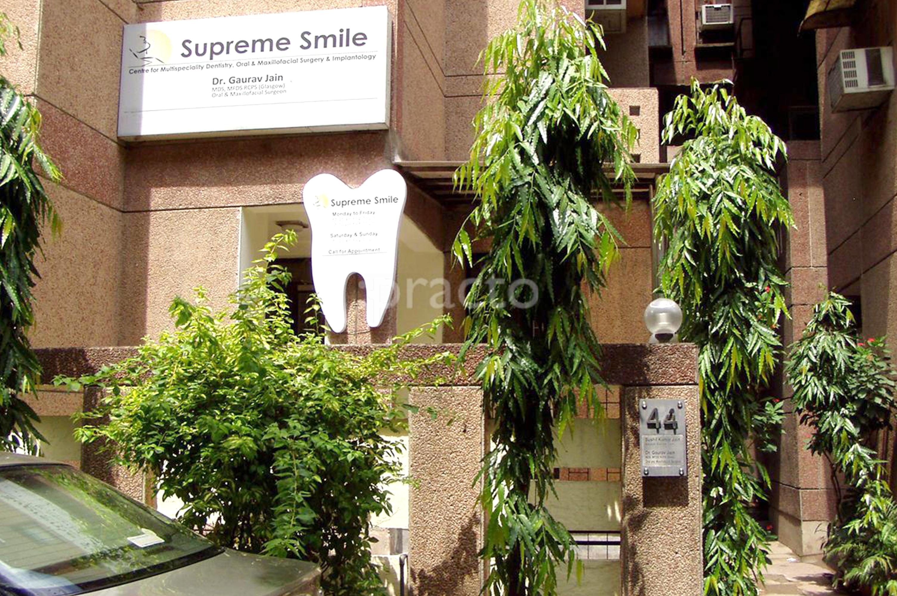 Entrance at Supreme Smile Mayur Vihar Ph-I Delhi
