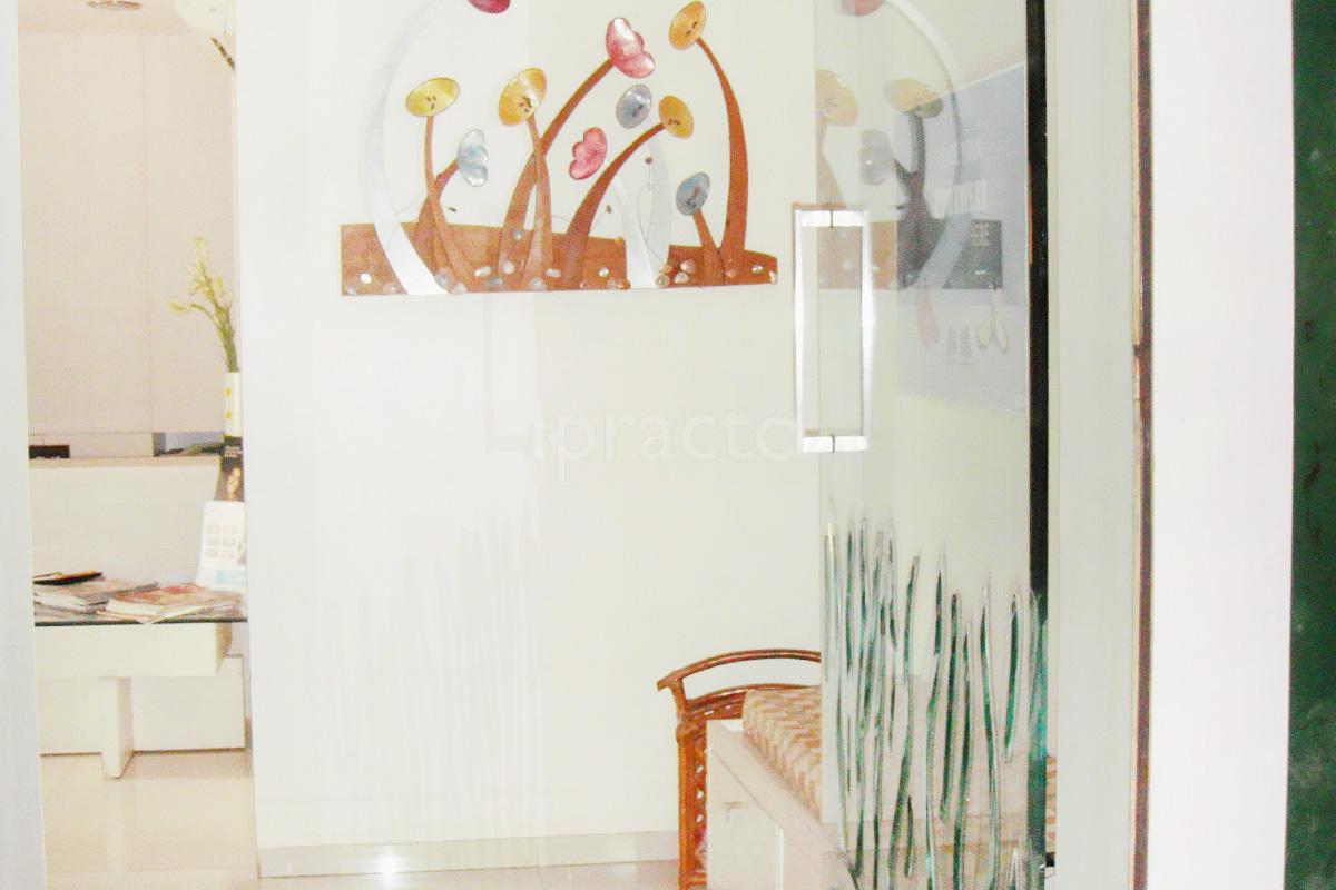 Entrance at Tanishq Dental Clinic Akota Vadodara