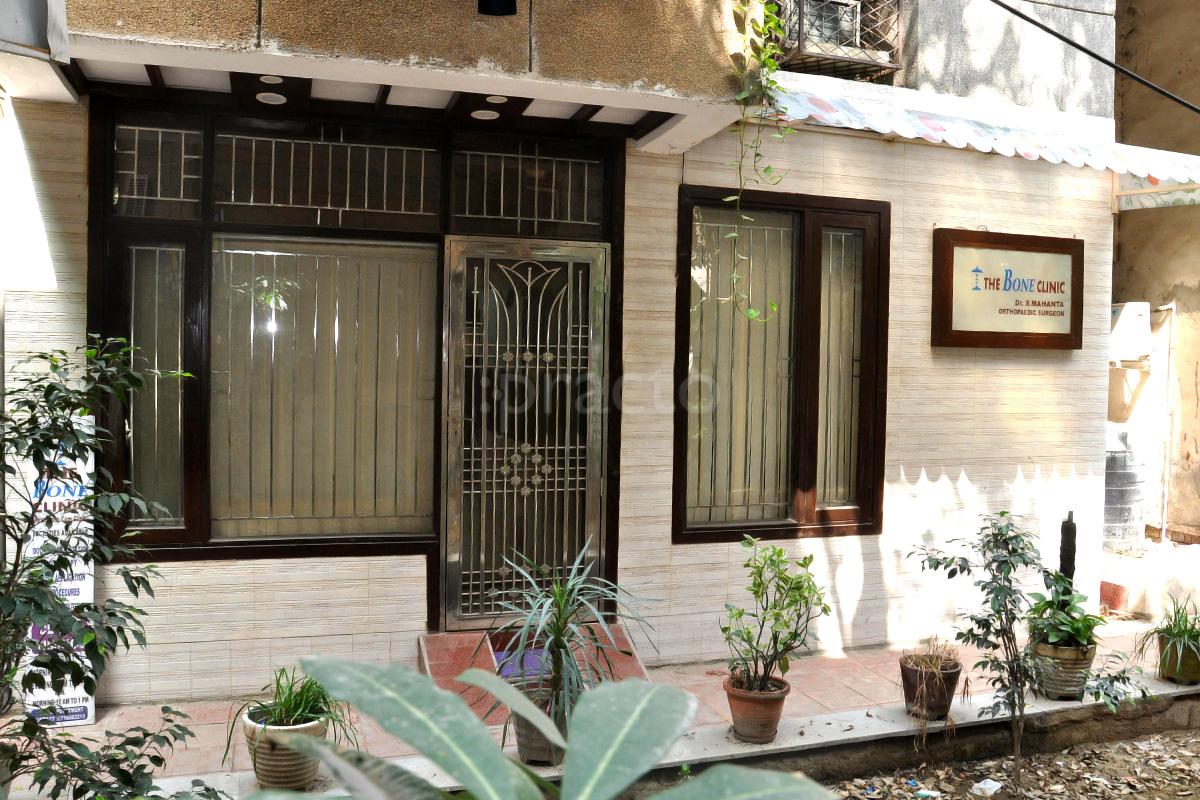 Entrance at The Bone Clinic Dwarka Delhi