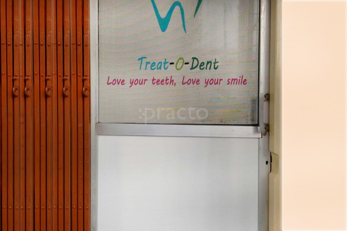 Entrance at Treat-O-Dent Bijoygarh Kolkata