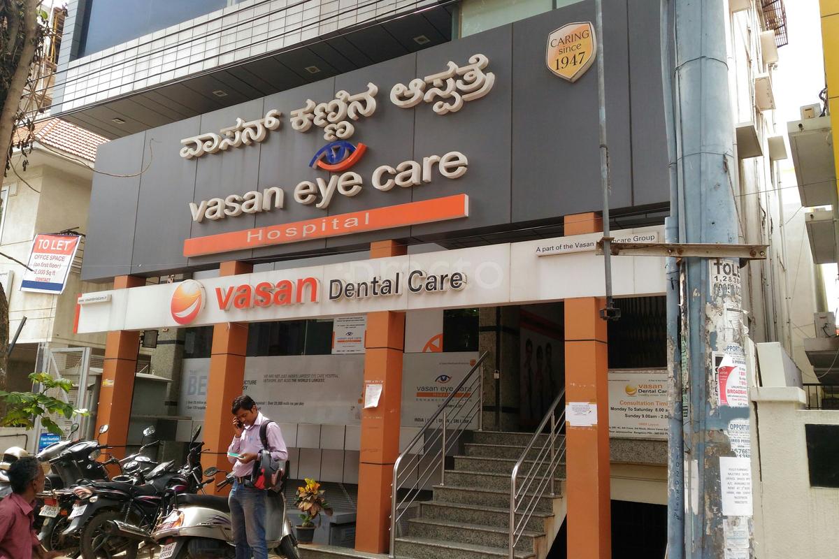 Entrance at Vasan Dental Care HRBR Layout Bangalore