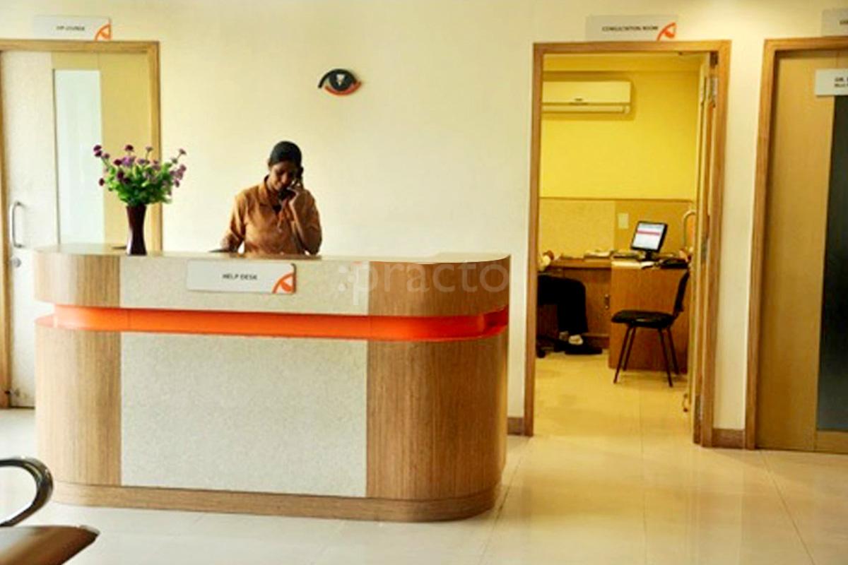 Reception at Vasan Eye Care Hospital Vadapalani Chennai