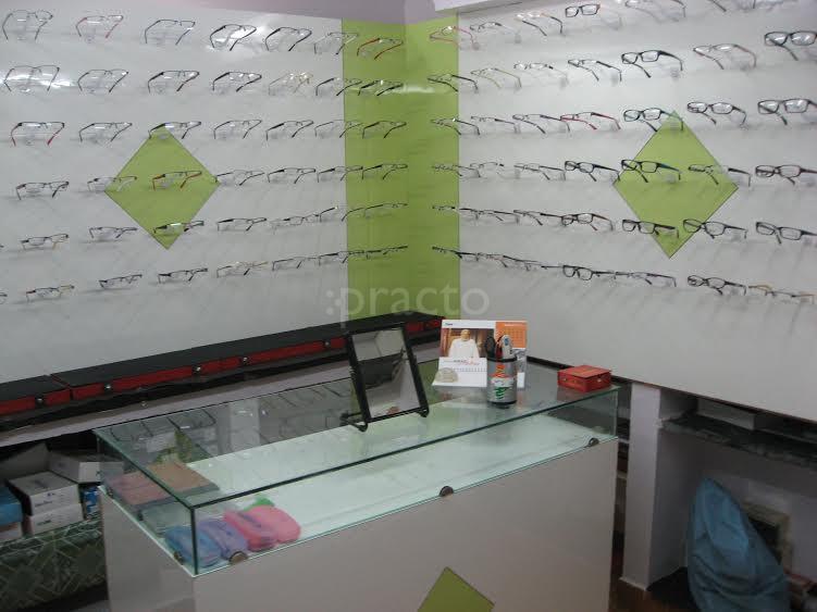 Reception at Vignesh Meenu Eye Clinic Porur Chennai