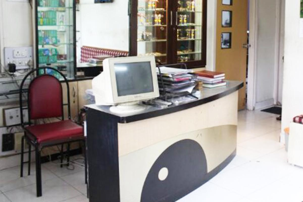 Reception at Walimbe Eye Clinic Sahakar Nagar Pune