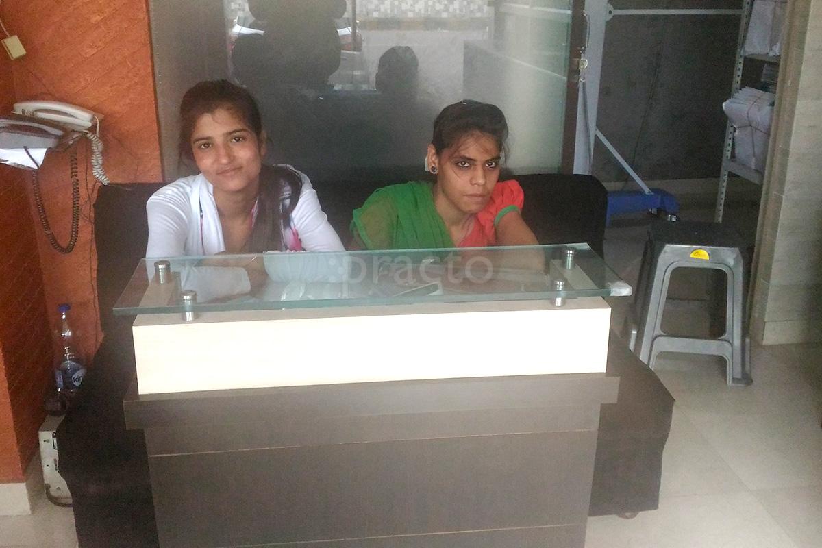 Reception at Yash Chest and Allergy Centre Kalyan Meerut